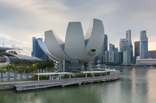 The lotus-shaped ArtScience Museum at Marina Bay Sands, its ten white petals opening above a reflecting pool.